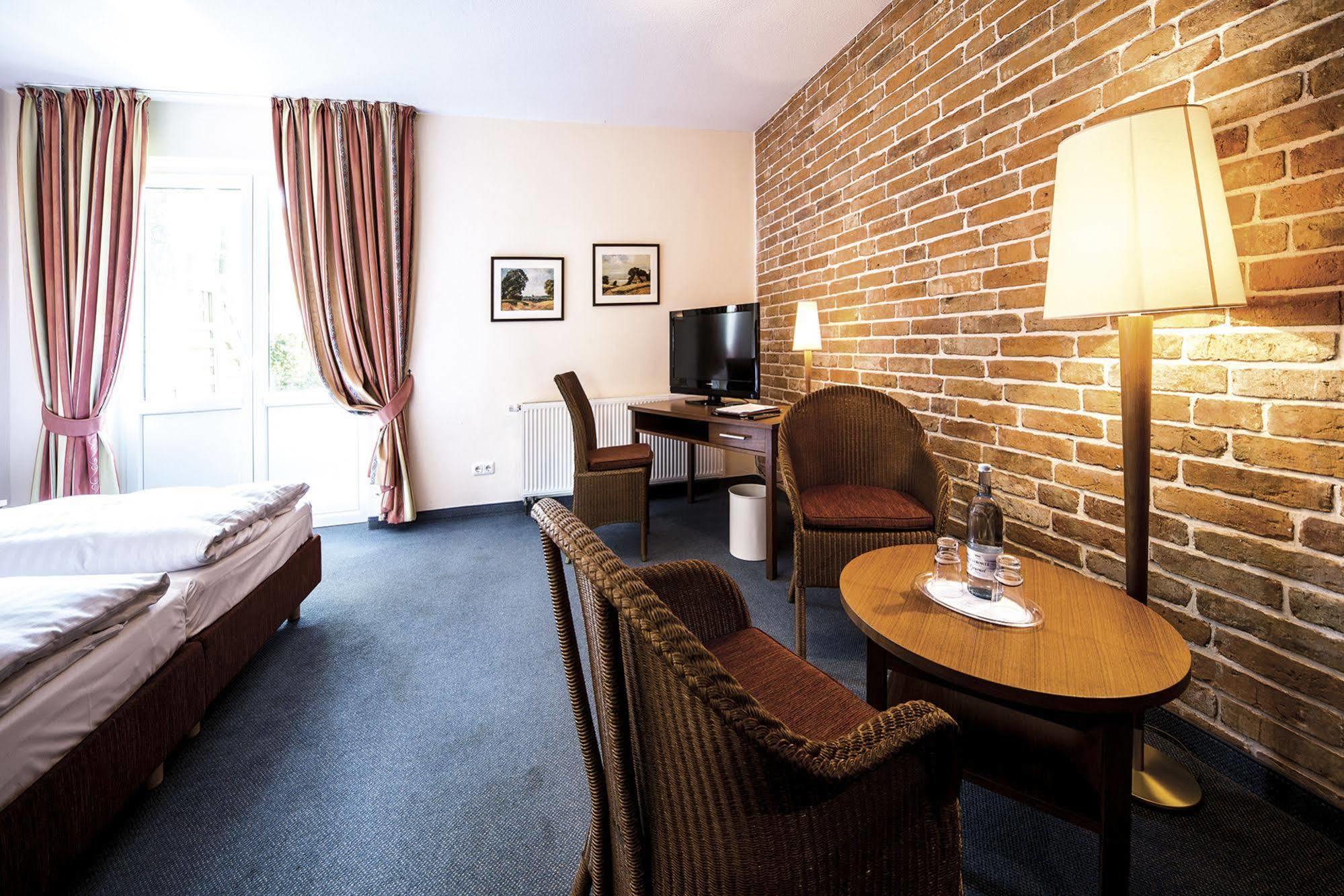 Seehotel Heidehof Klein Nemerow Экстерьер фото